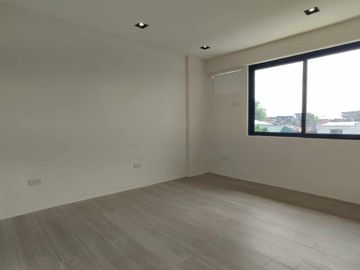 FOR SALE STUNNING MODERN 2 STOREY TRIPLEX HOUSE IN LAS PIÑAS