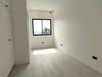 FOR SALE STUNNING MODERN 2 STOREY TRIPLEX HOUSE IN LAS PIÑAS