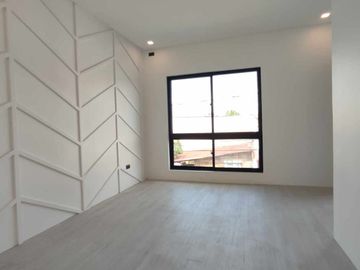 FOR SALE STUNNING MODERN 2 STOREY TRIPLEX HOUSE IN LAS PIÑAS