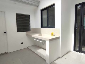 FOR SALE STUNNING MODERN 2 STOREY TRIPLEX HOUSE IN LAS PIÑAS
