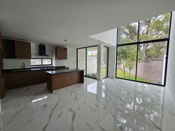 CASA NUEVA EN VENTA PASEO DEL PARQUE MORELIA