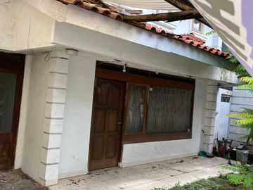 Rumah Hitung Tanah 12x18 di Pejompongan, 300 Meter Ke Jalan Pejompongan Raya