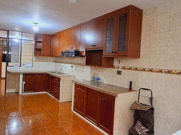 DEPARTAMENTO CON COCHERA EN VENTA EN 1ERR PISO URB. PACÍFICO I - SMP