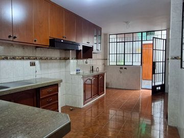 DEPARTAMENTO CON COCHERA EN VENTA EN 1ERR PISO URB. PACÍFICO I - SMP