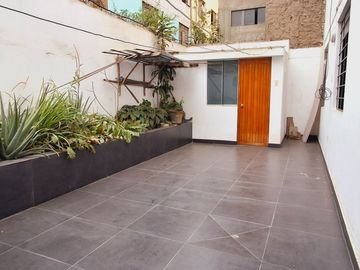 DEPARTAMENTO CON COCHERA EN VENTA EN 1ERR PISO URB. PACÍFICO I - SMP