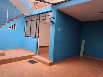 DEPARTAMENTO CON COCHERA EN VENTA EN 1ERR PISO URB. PACÍFICO I - SMP