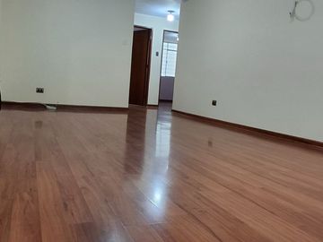 DEPARTAMENTO CON COCHERA EN VENTA EN 1ERR PISO URB. PACÍFICO I - SMP