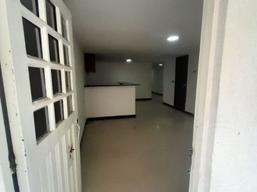 CASA EN VENTA DE 3 NIVELES  BARRIO BRITALIA KENNEDY