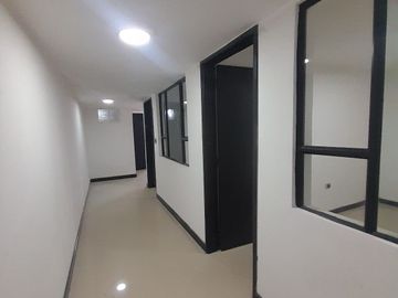 CASA EN VENTA DE 3 NIVELES  BARRIO BRITALIA KENNEDY