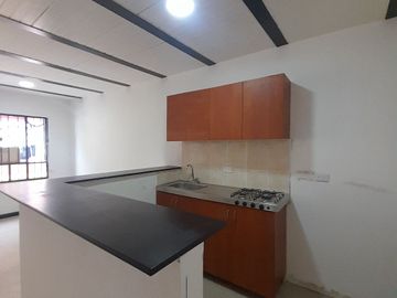 CASA EN VENTA DE 3 NIVELES  BARRIO BRITALIA KENNEDY