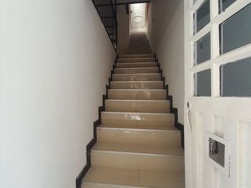 CASA EN VENTA DE 3 NIVELES  BARRIO BRITALIA KENNEDY