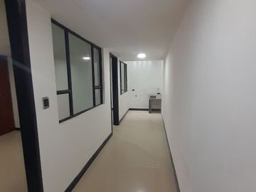 CASA EN VENTA DE 3 NIVELES  BARRIO BRITALIA KENNEDY