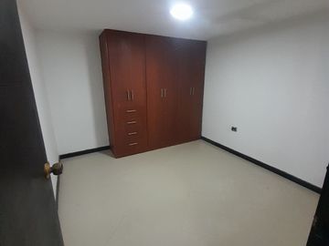 CASA EN VENTA DE 3 NIVELES  BARRIO BRITALIA KENNEDY