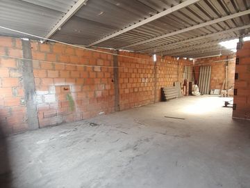 CASA EN VENTA DE 3 NIVELES  BARRIO BRITALIA KENNEDY
