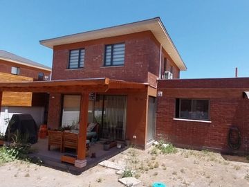 Hermosa Casa En Condominio Cerro Pinto, Buin