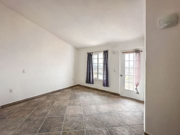 CASA DE OPORTUNIDAD CON 2 SUITS EN VENTA EN LA CALERA.