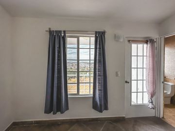 CASA DE OPORTUNIDAD CON 2 SUITS EN VENTA EN LA CALERA.
