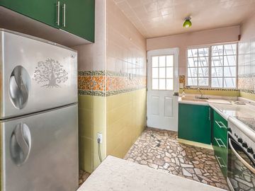 CASA DE OPORTUNIDAD CON 2 SUITS EN VENTA EN LA CALERA.
