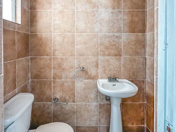 CASA DE OPORTUNIDAD CON 2 SUITS EN VENTA EN LA CALERA.