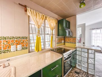 CASA DE OPORTUNIDAD CON 2 SUITS EN VENTA EN LA CALERA.