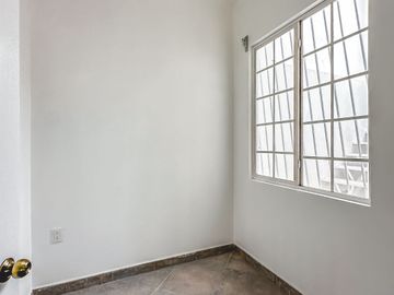 CASA DE OPORTUNIDAD CON 2 SUITS EN VENTA EN LA CALERA.