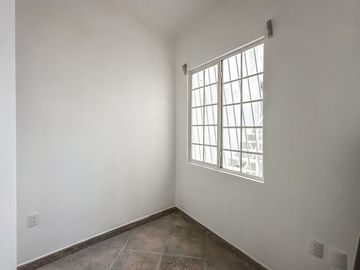 CASA DE OPORTUNIDAD CON 2 SUITS EN VENTA EN LA CALERA.