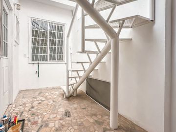 CASA DE OPORTUNIDAD CON 2 SUITS EN VENTA EN LA CALERA.