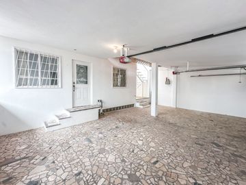 CASA DE OPORTUNIDAD CON 2 SUITS EN VENTA EN LA CALERA.