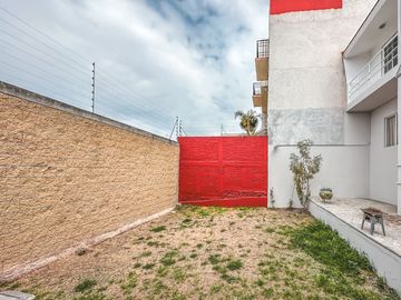 CASA DE OPORTUNIDAD CON 2 SUITS EN VENTA EN LA CALERA.