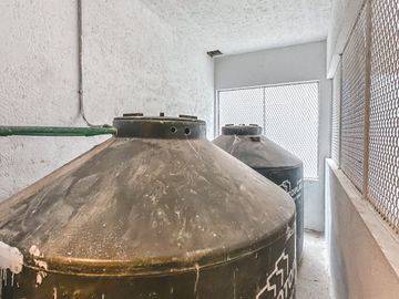 CASA DE OPORTUNIDAD CON 2 SUITS EN VENTA EN LA CALERA.