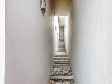 CASA DE OPORTUNIDAD CON 2 SUITS EN VENTA EN LA CALERA.