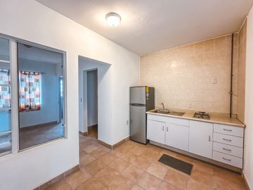 CASA DE OPORTUNIDAD CON 2 SUITS EN VENTA EN LA CALERA.