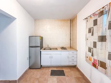 CASA DE OPORTUNIDAD CON 2 SUITS EN VENTA EN LA CALERA.
