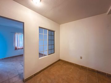 CASA DE OPORTUNIDAD CON 2 SUITS EN VENTA EN LA CALERA.