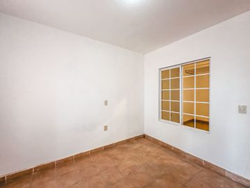 CASA DE OPORTUNIDAD CON 2 SUITS EN VENTA EN LA CALERA.