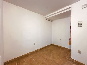 CASA DE OPORTUNIDAD CON 2 SUITS EN VENTA EN LA CALERA.