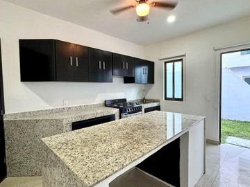 Renta - Venta en Ciudad del Carmen 🏘️ Residencia Fracc. Canterias km 12 📍