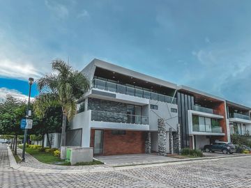 CASA DE 4 RECAMARAS EN ESQUINA EN VENTA LOMAS DE ANGELOPOLIS