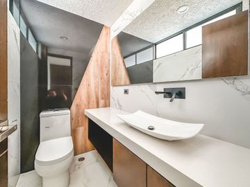 CASA DE 4 RECAMARAS EN ESQUINA EN VENTA LOMAS DE ANGELOPOLIS
