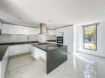 CASA DE 4 RECAMARAS EN ESQUINA EN VENTA LOMAS DE ANGELOPOLIS
