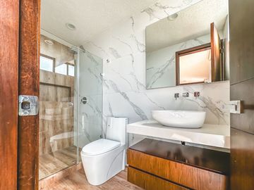 CASA DE 4 RECAMARAS EN ESQUINA EN VENTA LOMAS DE ANGELOPOLIS