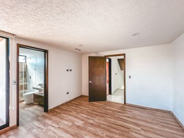 CASA DE 4 RECAMARAS EN ESQUINA EN VENTA LOMAS DE ANGELOPOLIS