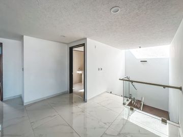 CASA DE 4 RECAMARAS EN ESQUINA EN VENTA LOMAS DE ANGELOPOLIS