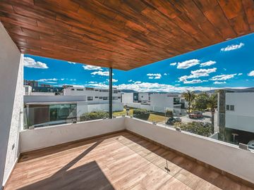 CASA DE 4 RECAMARAS EN ESQUINA EN VENTA LOMAS DE ANGELOPOLIS