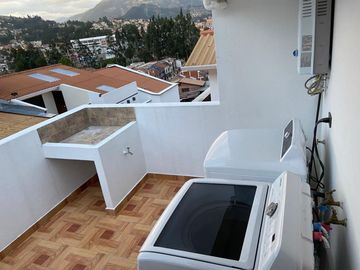 Amplia casa en venta - sector Control Sur - Guzho