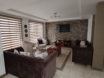 Amplia casa en venta - sector Control Sur - Guzho