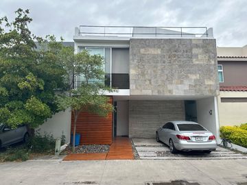 Hermosa Residencia en Solares