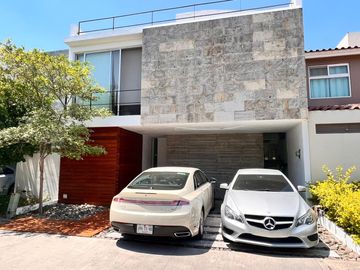 Hermosa Residencia en Solares