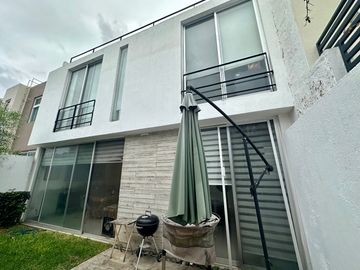 Hermosa Residencia en Solares