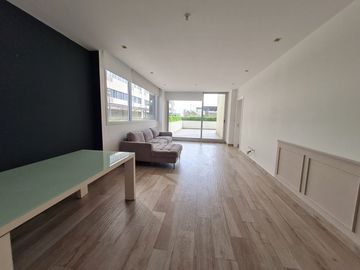 Venta de Departamento de 3 dormitorios en primer piso alto, Edificio Spazio, Puerto Santa Ana, Guayaquil